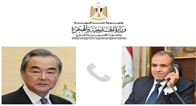 وزير الخارجية يبحث هاتفيا مع نظيره الصيني جهود الحيلولة دون توسيع رقعة الصراع بالإقليم