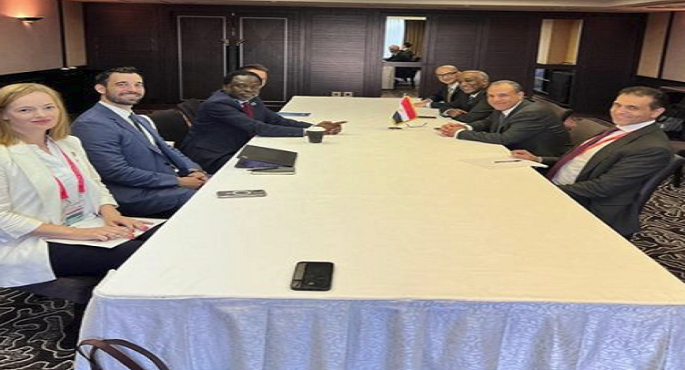 بالصور .. وزير الخارجية يلتقي برئيس جامعة الأمم المتحدة في طوكيو