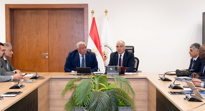 بالصور.. وزير الرى واللواء الزملوط يبحثان موقف المشروعات المائية وضوابط إستخدام المياه الجوفية