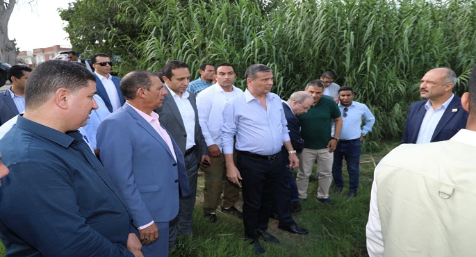 بالصور.. وزير الزراعة يلتقي عددًا من مزارعي البحيرة في مستهل زيارته للمحافظة