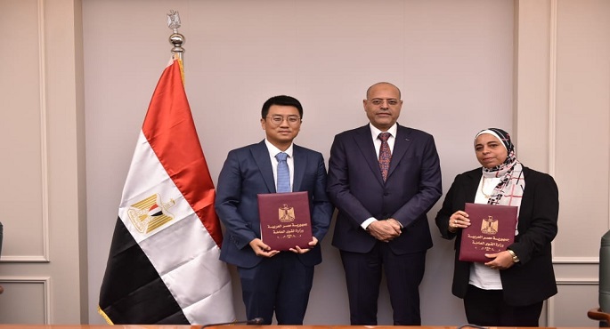 بالصور.. وزير العمل يشهد توقيع بروتوكول مع “تيدا للإستثمار” يوفر الألاف من فرص العمل ..