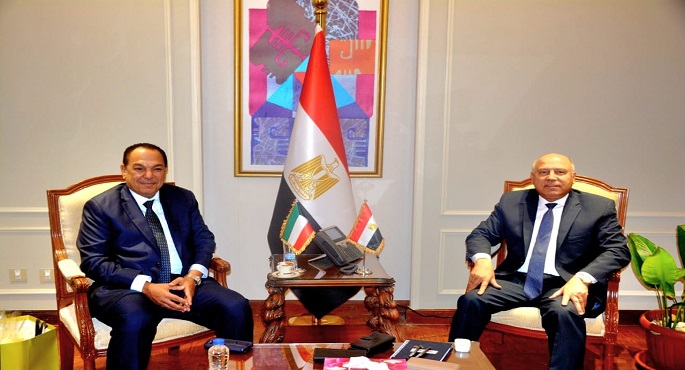 وزير الصناعة والنقل يبحث مع السفير الكويتي التعاون في الصناعة والنقل واللوجستيات