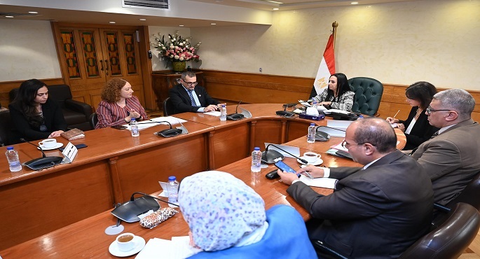 وزيرة التضامن تلتقي المدير القطري لهيئة إنقاذ الطفولة ويبحثان تعزيز أوجه التعاون في الخدمات