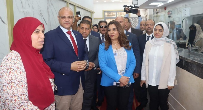 وزيرة التنمية المحلية ومحافظ القليوبية يتفقدان المركز التكنولوجي بالديوان العام لمتابعة سير العمل