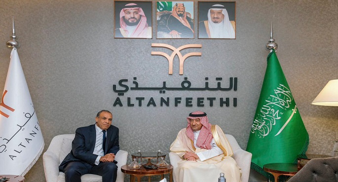 بالصور .. وزير الخارجية يصل السعودية في زيارة رسمية