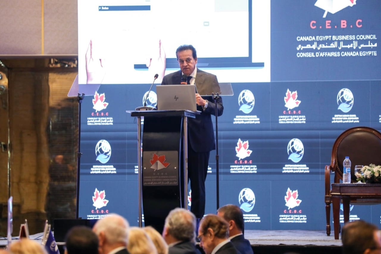 بالصور.. وزير الصحة يستعرض الجهود المبذولة فى الارتقاء بالمنظومة الصحية