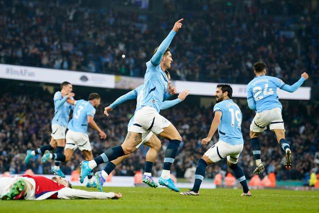 مانشستر سيتي يتصدر الدوري الإنجليزي بتعادل قاتل مع أرسنال 2 / 2