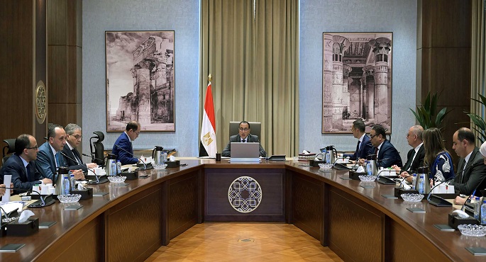 بالصور.. رئيس الوزراء يعقد اجتماعاً لبحث المعايير والضوابط النوعية لتنظيم سوق السيارات في مصر