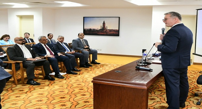 وزير البترول يدعو السفراء الجدد بمصر للتواصل مع الشركات العالمية لتشجيعهم على الاستثمار