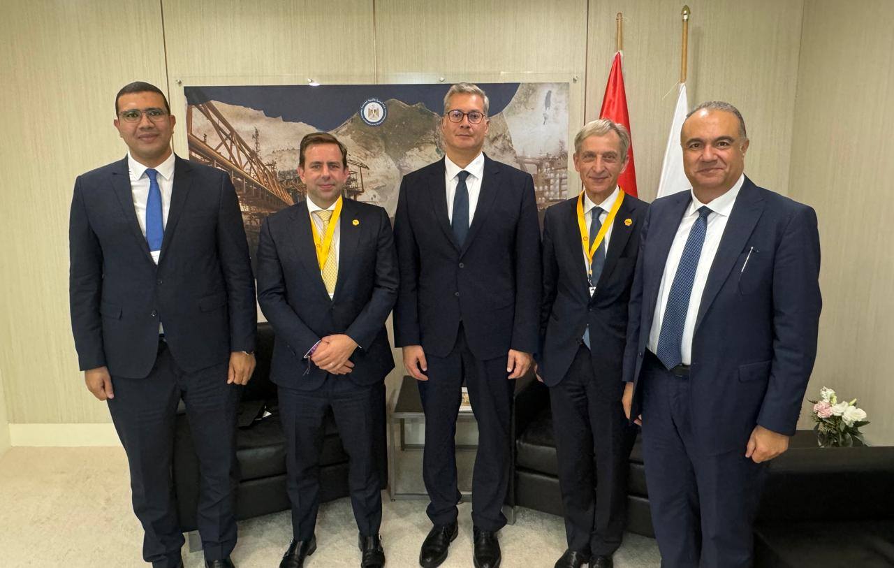 وزير البترول يبحث مع “شل” العالمية التنقيب بحقول البحرين المتوسط والأحمر وغرب الدلتا