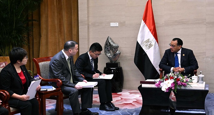 بالصور.. رئيس الوزراء: ملف توليد الطاقة الجديدة والمتجددة يمثل أولوية للحكومة المصرية حتى 2030
