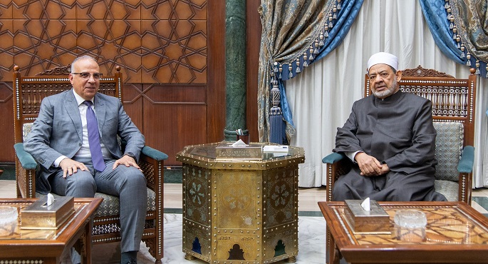 بالصور.. شيخ الأزهر يؤكد ضرورة رفع الوعي العام بالقضايا المجتمعيَّة المعاصرة