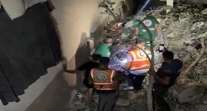 استشهاد 5 فلسطينيين وإصابة آخرين جراء قصف الاحتلال الإسرائيلي شمال وجنوب غزة