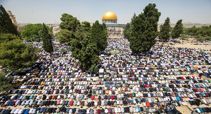 50 ألفا يؤدون صلاة الجمعة في المسجد الأقصى