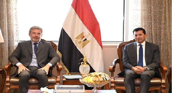 وزير الشباب يستقبل السفير الإيطالي بالقاهرة لتعزيز أطر التعاون المشترك