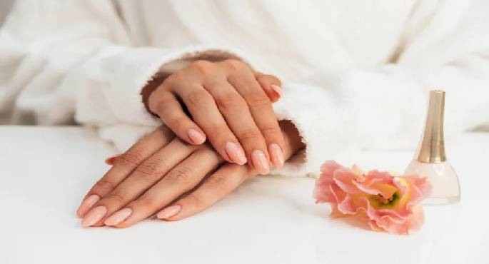 أهم الزيوت الطبيعية لتقوية الأظافر الضعيفة والمتكسرة