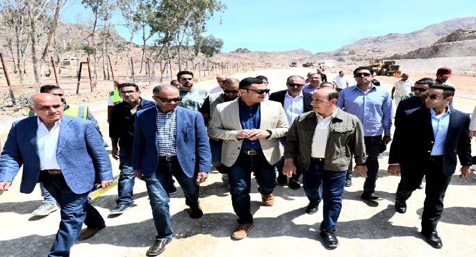 وزير الإسكان يتفقد مشروع ازدواج ورفع كفاءة طريق مطار سانت كاترين ومحطة محولات الكهرباء