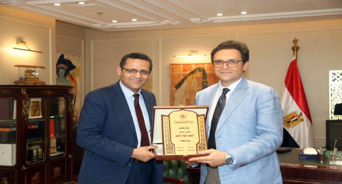 وزير الثقافة يبحث مع نقيب الصحفيين سبل تعزيز التعاون المشترك