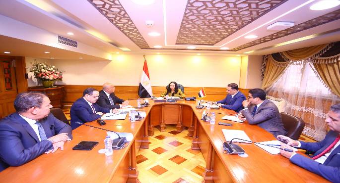 وزيرة التضامن تبحث التعاون مع “تنمية المشروعات” لدعم أصحاب الحرف اليدوية والتراثية