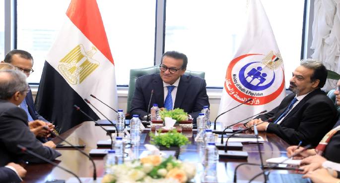 وزير الصحة يستقبل رئيس اتحاد المستشفيات العربية لمناقشة سبل التعاون المشترك لدعم القطاع الصحي