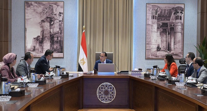 بالصور.. رئيس الوزراء يستعرض مع وزير الإسكان خطة تطوير الساحل الشمالي الغربي