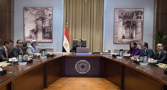 بالصور.. رئيس الوزراء يُتابع مع وزيرة البيئة عددا من ملفات العمل