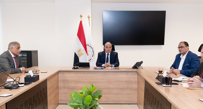 بالصور.. وزير الري يتابع موقف استلام أراضى طرح النهر من هيئة التعمير