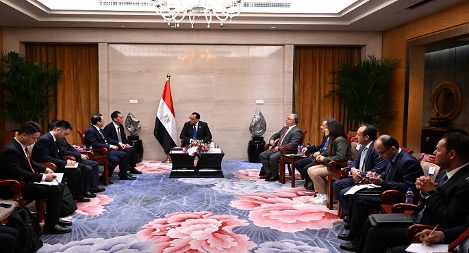 بالصور.. رئيس الوزراء يلتقي المدير العام لشركة GAC لصناعة السيارات على هامش مشاركته بقمة منتدى التعاون الصيني- الأفريقي ببكين