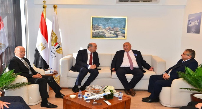 بالصور.. وزير الطيران المدني يبحث مع نائب الرئيس التنفيذى لشركة إيرباص العالمية تعزيز أوجه التعاون ودعم الشراكات