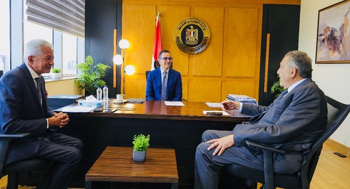 وزير الاستثمار والتجارة الخارجية يلتقى رئيس اتحاد الغرف التجارية لبحث تعزيز التعاون المشترك