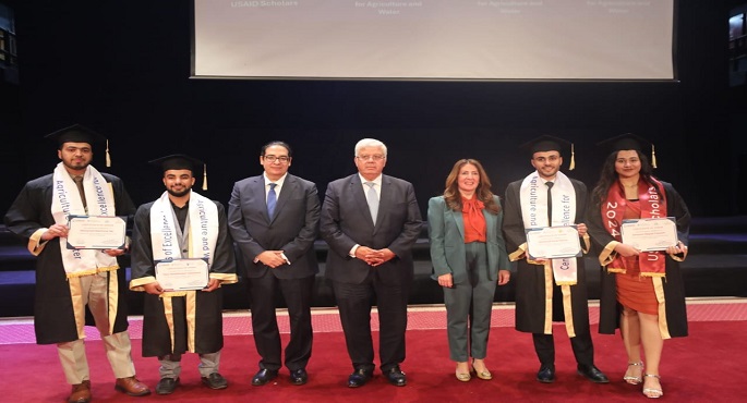 بالصور.. وزير التعليم العالي يشهد حفل استقبال الدفعات الجديدة بعدد من برامج المنح المُقدمة من الولايات المتحدة الأمريكية