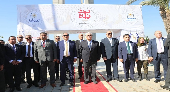 بالصور.. وزير التعليم العالي يتفقد جامعة حلوان ويطمئن على انتظام الدراسة بها