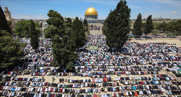 الآلاف يؤدون صلاة الجمعة فى المسجد الأقصى
