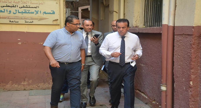 بالصور .. وزير الصحة يقوم بجولة تفقدية مفاجئة بمستشفى القبطي ويوجه بسرعة الانتهاء من أعمال التطوير فيها