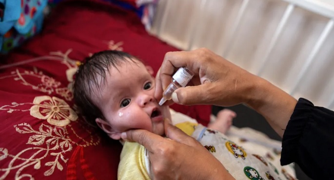 انطلاق حملة التطعيم ضد “شلل الأطفال” في مستشفى شهداء الأقصى بدير البلح بغزة