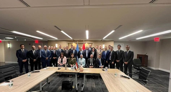 وزير الخارجية يلتقي مع أعضاء بعثة مصر الدائمة لدى الأمم المتحدة والقنصلية العامة المصرية في نيويورك
