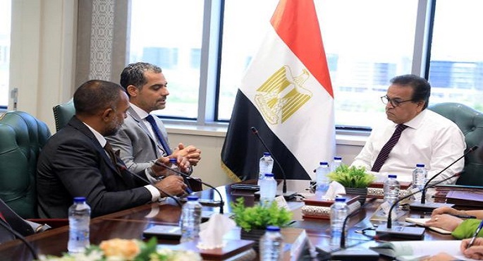 وزير الصحة والسكان يبحث تعظيم الاستثمارات في مجال توطين صناعة الدواء