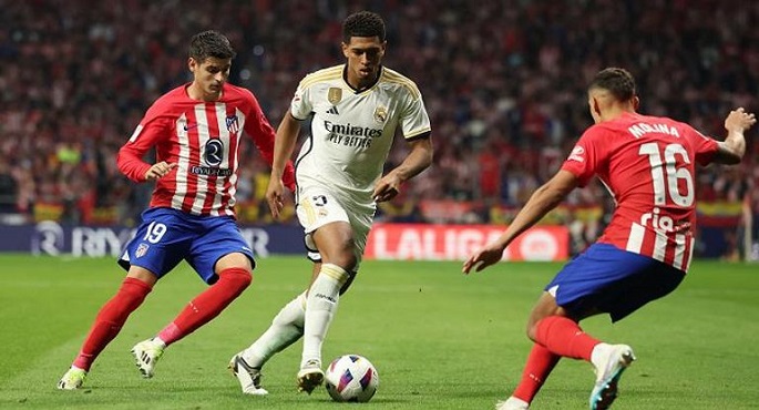 ريال مدريد ضيفًا على أتلتيكو في ديربي ناري بالدوري الإسباني الليلة