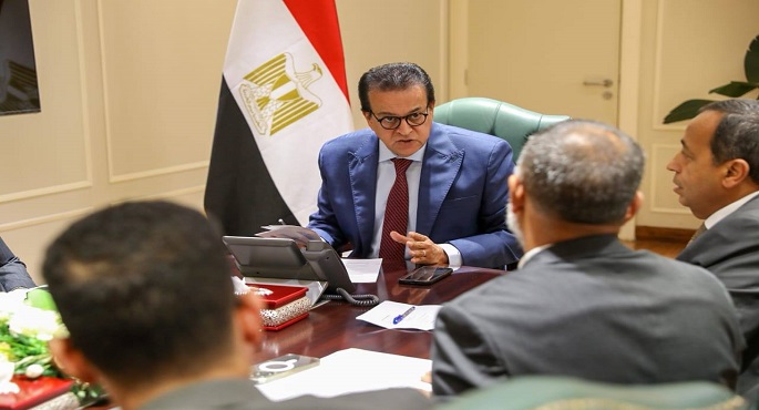 بالصور.. وزير الصحة يبحث تعزيز التعاون المشترك مع شركة روش مصر في مجال توطين وصناعة الأدوية