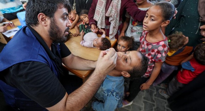الصحة الفلسطينية: 69% من أطفال غزة تلقوا الجرعة الأولى من لقاح شلل الأطفال