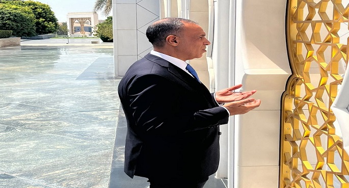وزيرالخارجية يزور ضريح مؤسس دولة الإمارات الشقيقة “الشيخ زايد آل نهيان”