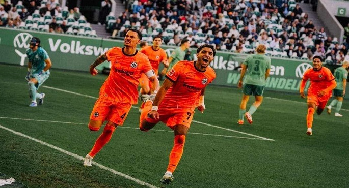 فرانكفورت يفوز على فولفسبورج بثنائية عمر مرموش في الدوري الألماني