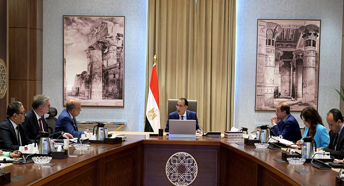بالصور.. رئيس الوزراء يتابع جهود توفير المواد البترولية اللازمة لتشغيل محطات الكهرباء