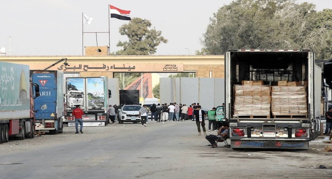 دخول 70 شاحنة مساعدات غذائية إلى قطاع غزة