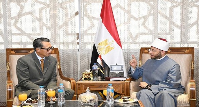 بالصور..وزير الأوقاف يبحث مع سفير إندونيسيا سبل التعاون المشترك