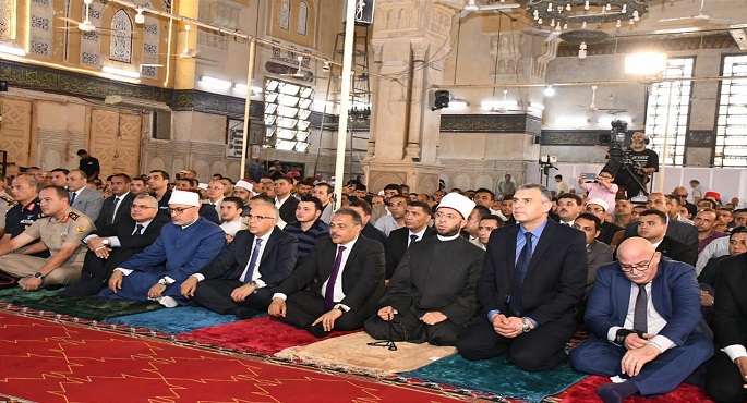 بالصور.. وزير الأوقاف يشارك محافظة الشرقية احتفالها بعيدها القومي