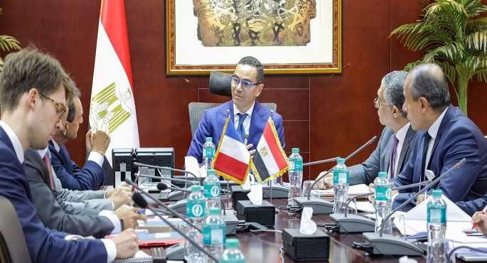 وزير الاستثمار يستقبل سفير فرنسا بالقاهرة لبحث سبل تعزيز العلاقات الاقتصادية المشتركة بين البلدين