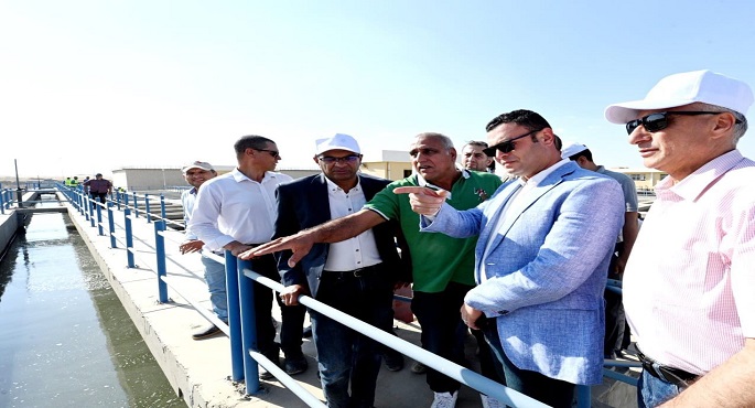 بالصور.. وزير الإسكان يتفقد الاستعدادات لربط المرحلة الثانية من روافع المياه ومحطة التنقية بالخط الناقل للمياه بالقاهرة الجديدة