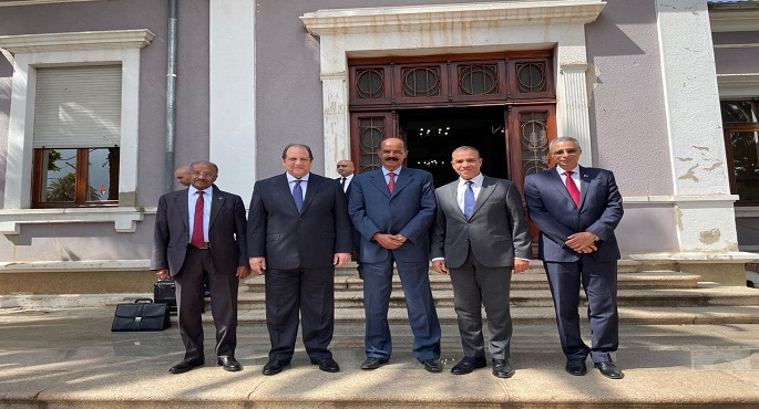 بالصور .. رئيس المخابرات ووزير الخارجية يزوران أسمرة