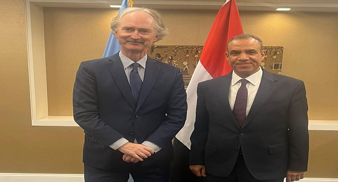 عبد العاطي يبحث مع مبعوث سكرتير عام الأمم المتحدة لسوريا الحل السياسي للأزمة السورية